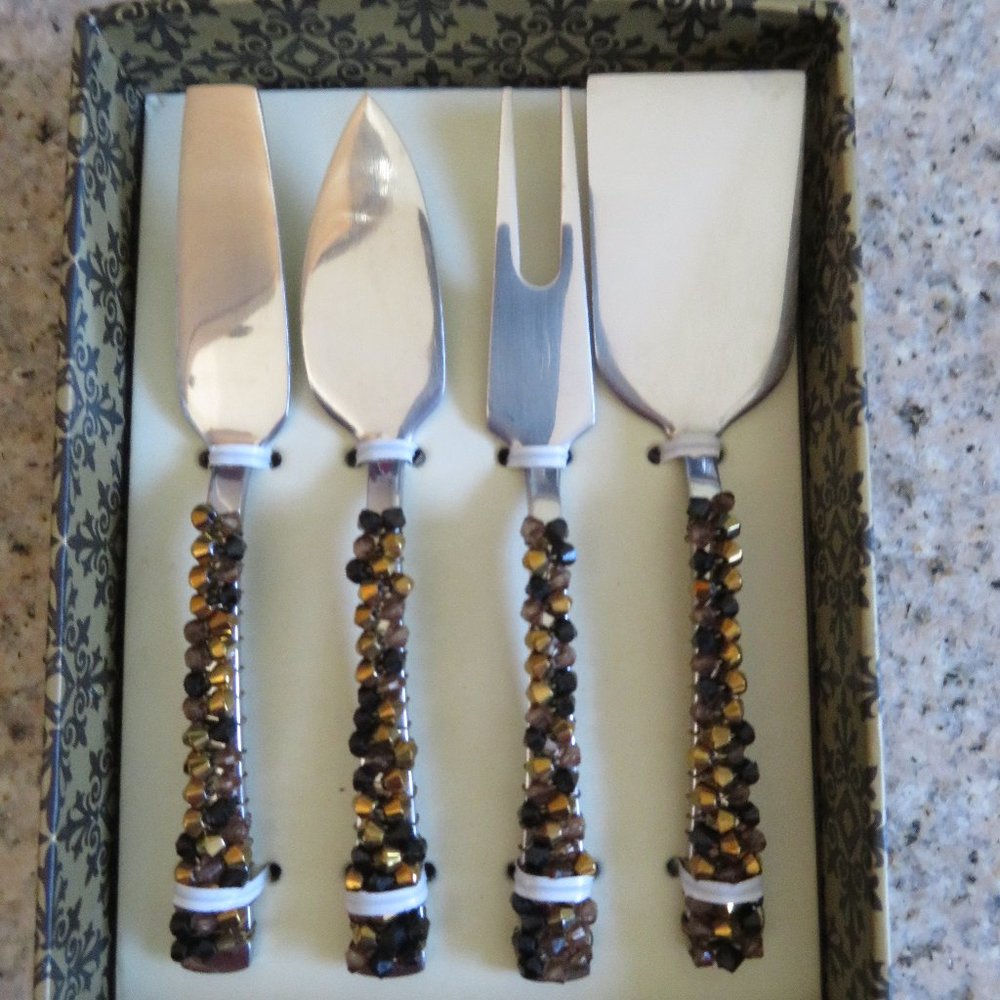 NWOT Wild Eye Gold Rush Cheese Serving Set Beaded Handles in Box (159V)